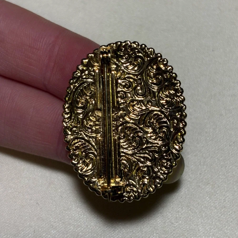 Vintage Rose Flower Portrait Victorian Style Gold Brooch - Picture 3 of 4